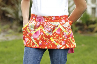 P199 Criss Cross Pocket Apron - Vanilla House Designs